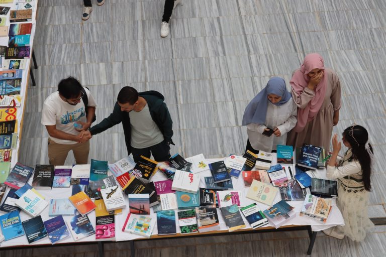 الاحتفال بيوم الطالب