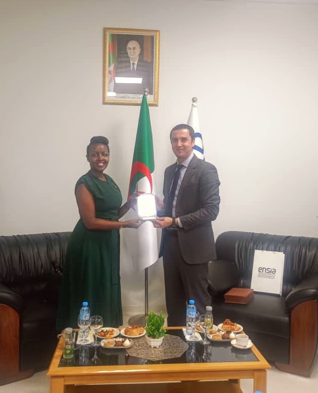 Visite du ministre rwandais à l’école AI